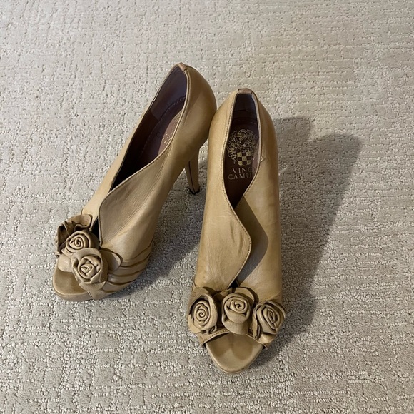 Vince Camuto Women's Tan Peep-Toe Heels size 39 - Picture 2 of 8